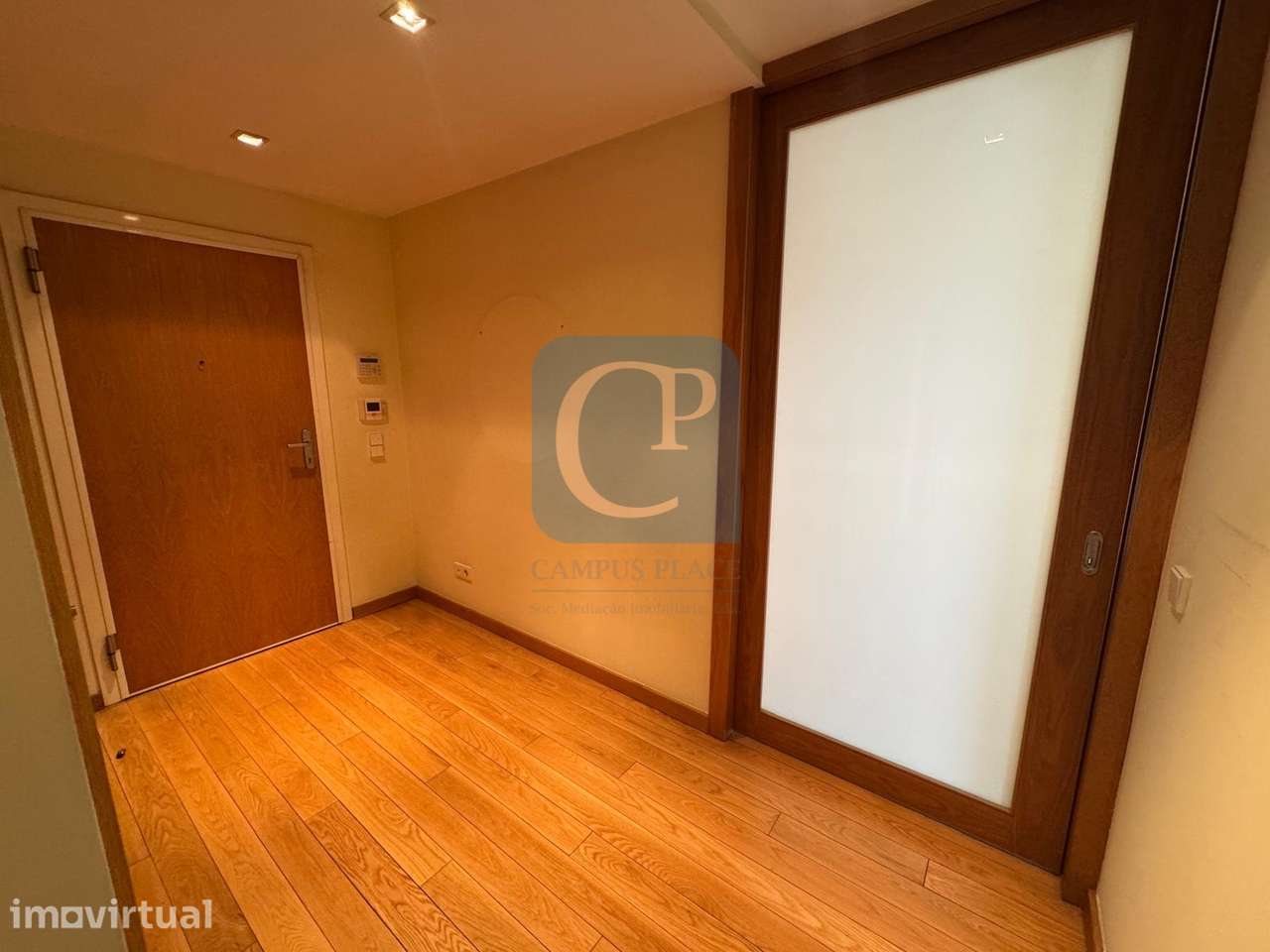 Apartamento T2 Kit, como novo, no Empreendimento Paços de São João - Grande imagem: 2/17