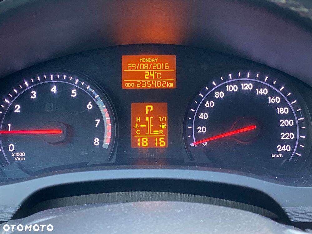 Toyota Avensis Touring Sports 1.8 Multidrive S Comfort - 26