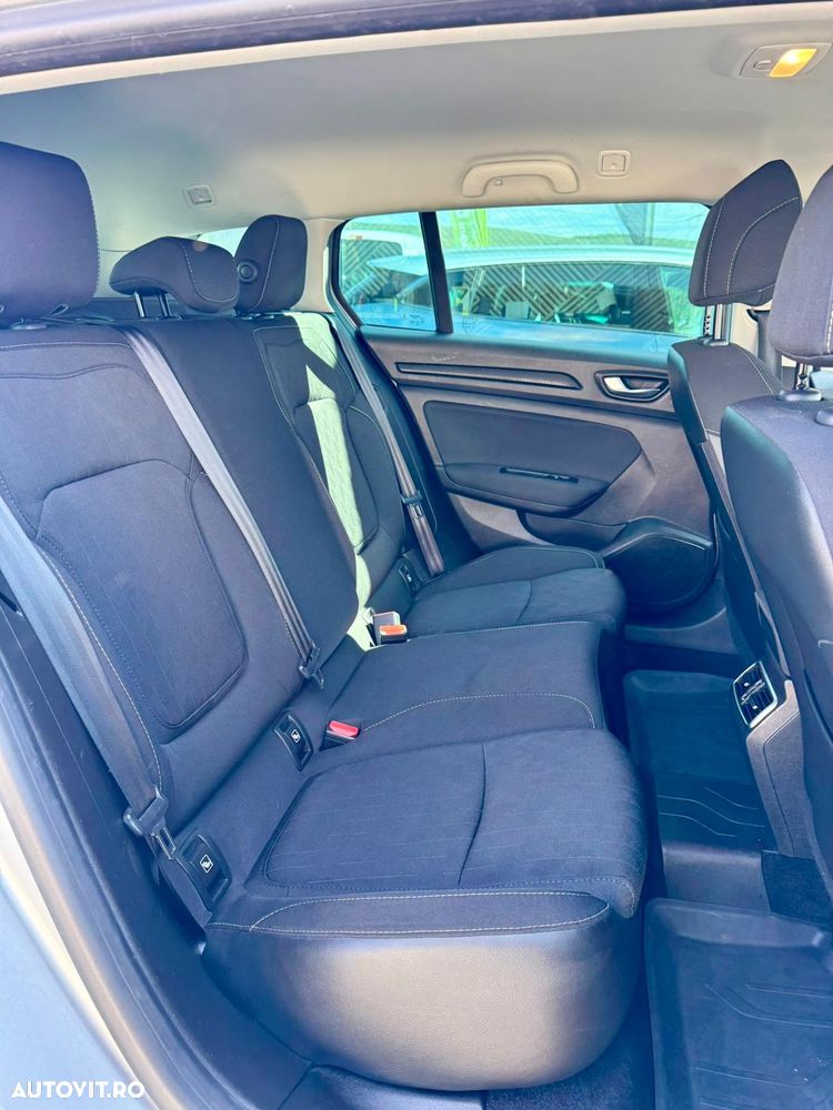 Renault Megane TCe 140 GPF LIMITED - 8