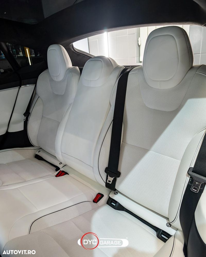 Tesla Model S Plaid - 10