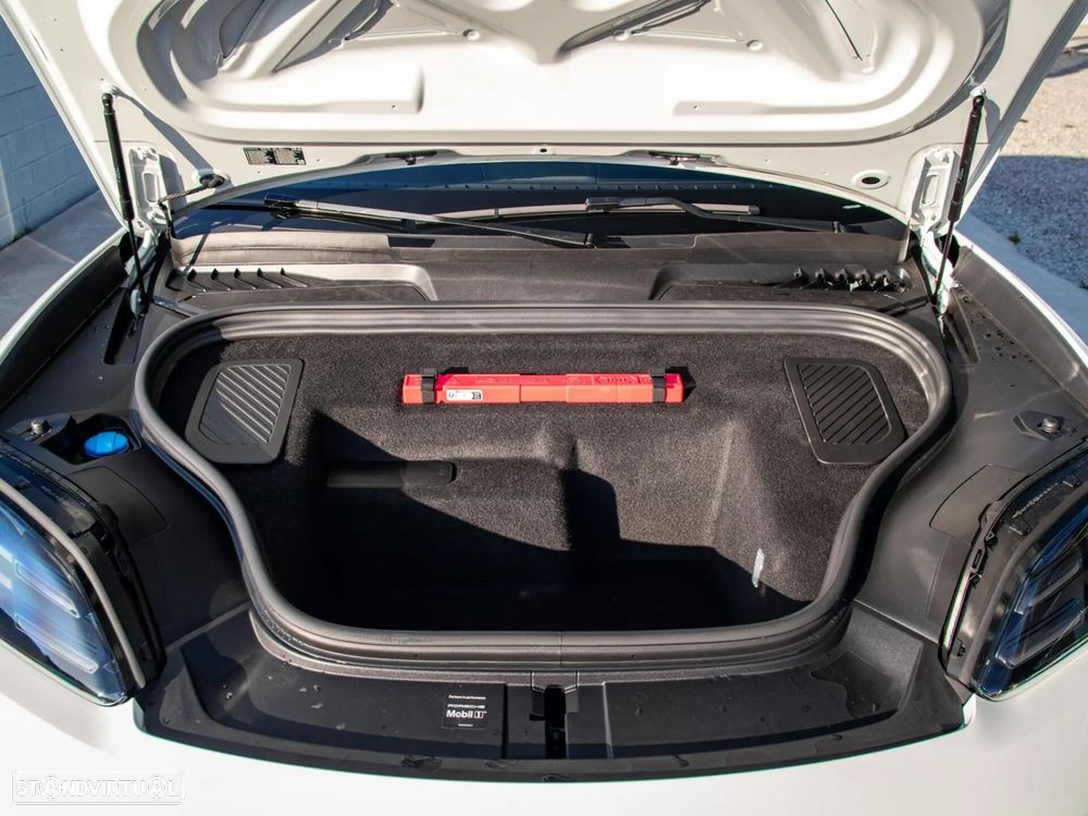 Porsche Macan Electric - 43