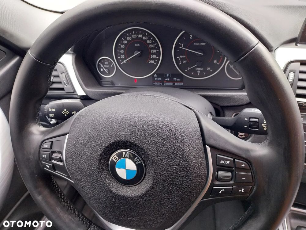 BMW Seria 3 318d Sport Line - 30