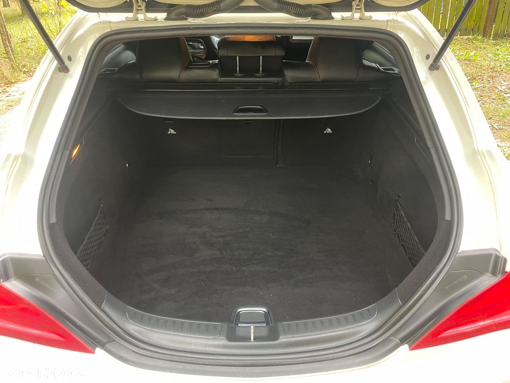Mercedes-Benz CLA 180 7G-DCT AMG Line - 23