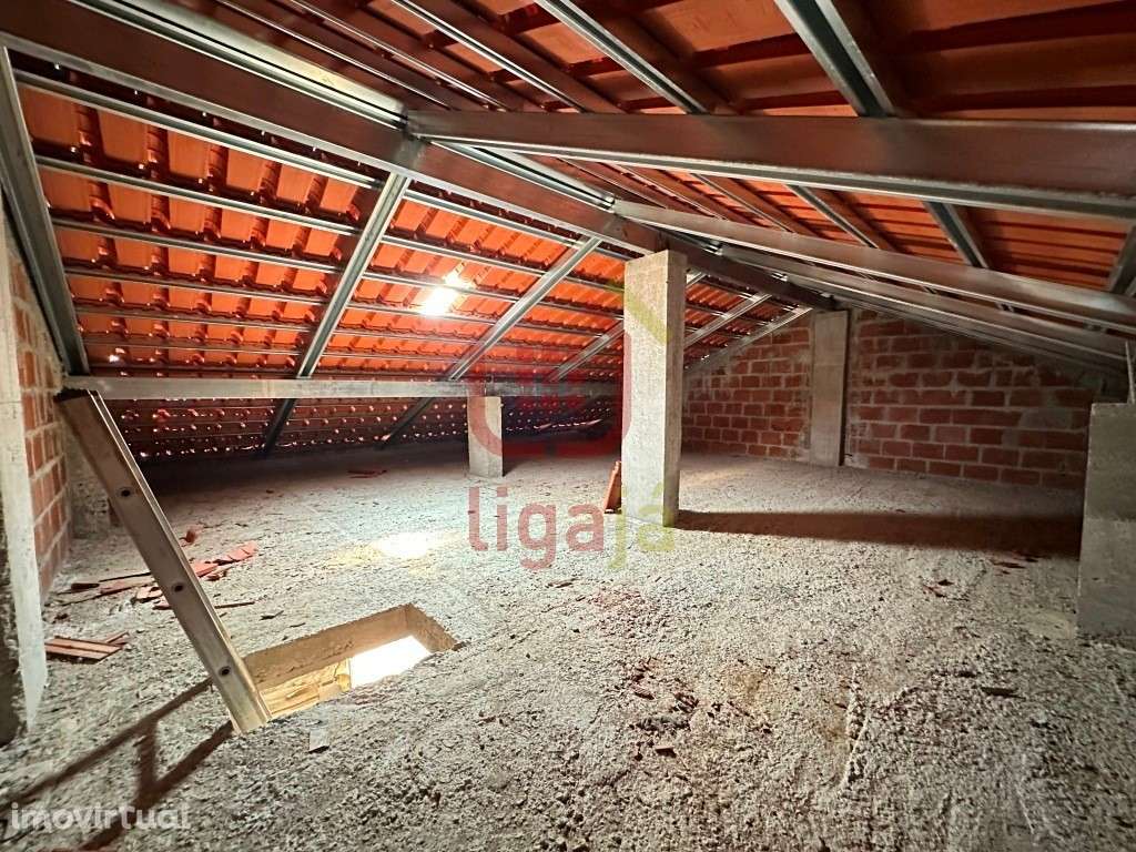 Moradia T2 em Reconstrução - Freixianda! - Grande imagem: 3/14