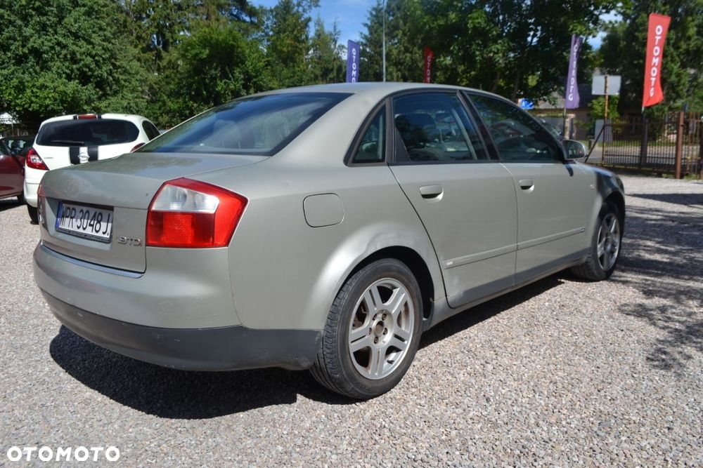 Audi A4 Limousine - 3
