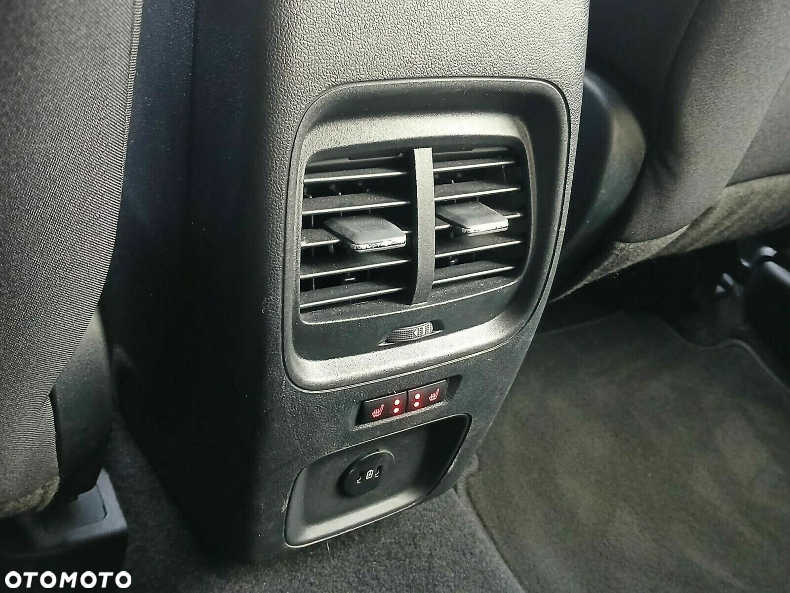 Ford Kuga - 36