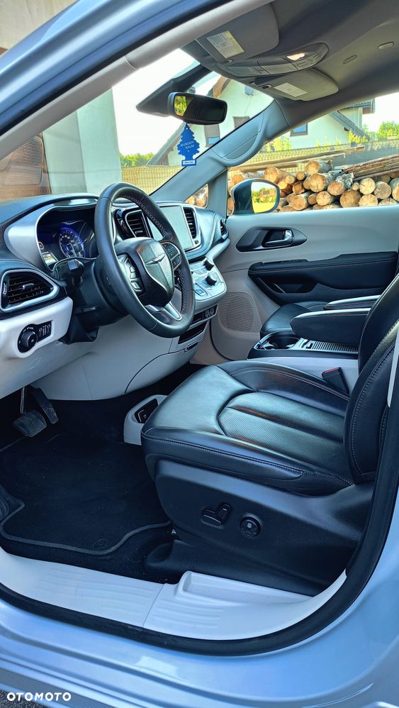 Chrysler Pacifica - 15