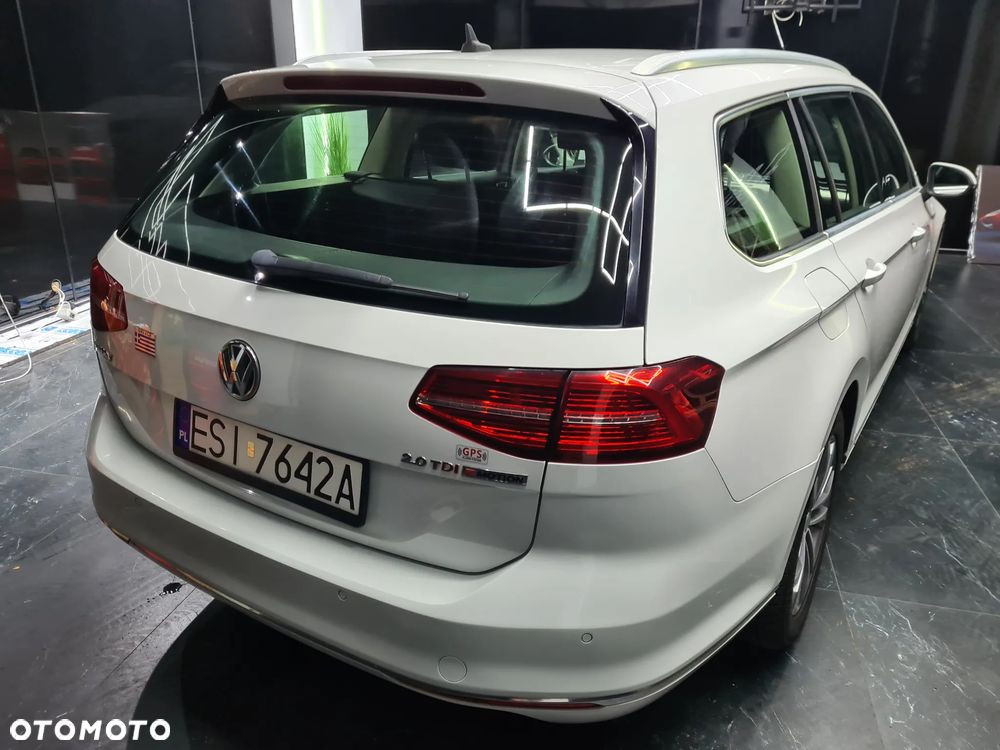 Volkswagen Passat Variant 2.0 TDI SCR 4Motion DSG Highline - 19
