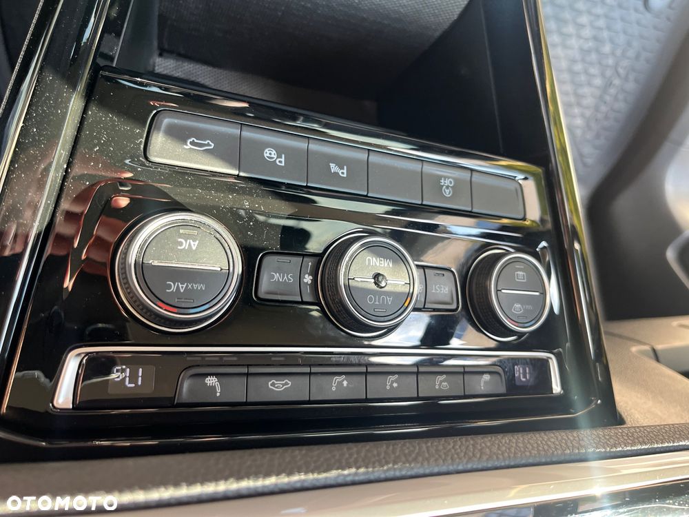 Volkswagen Touran 2.0 TDI SCR DSG Trendline - 30