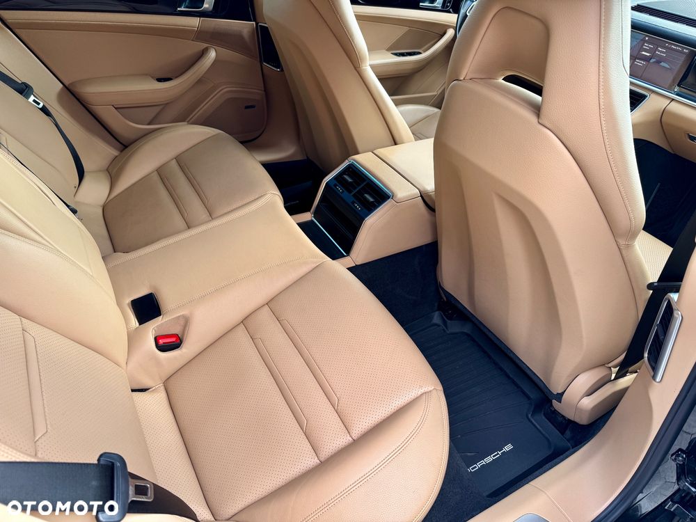 Porsche Panamera 4 - 21