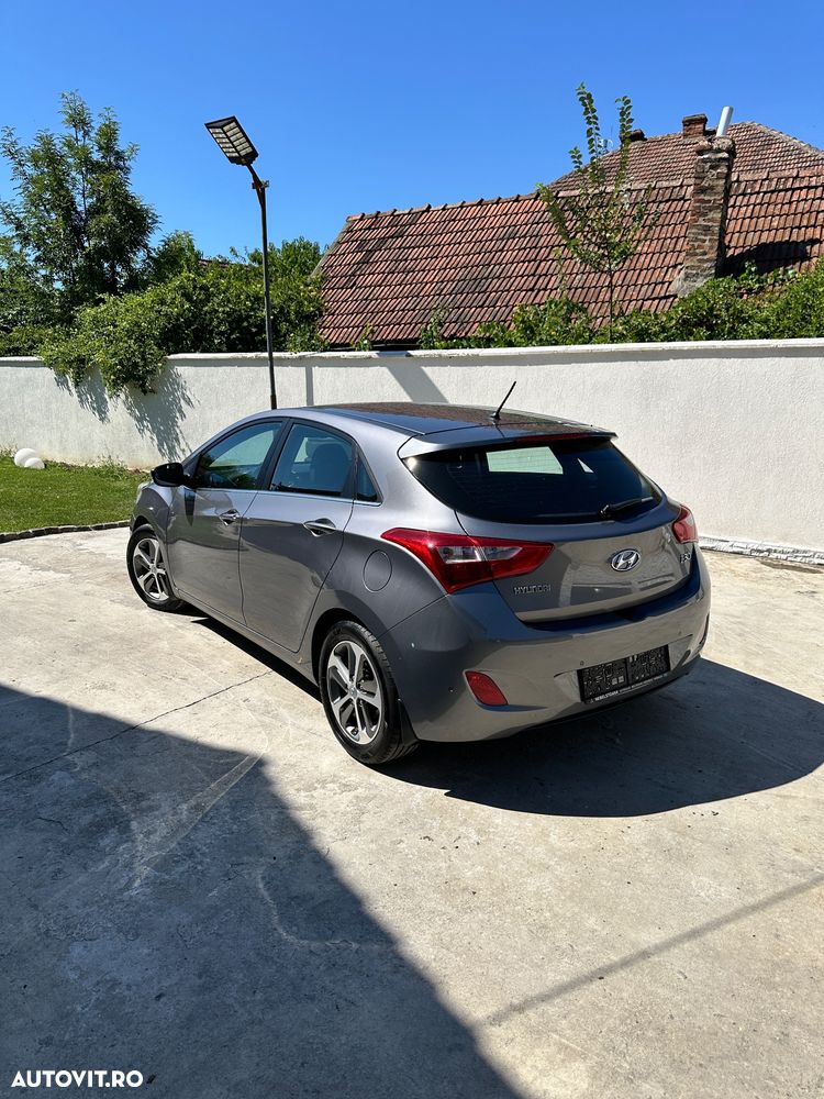 Hyundai i30 i30cw 1.4 CRDi Trend - 3