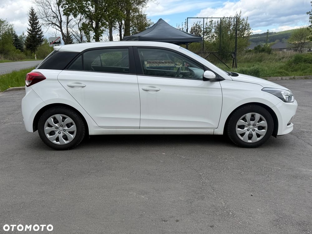 Hyundai i20 blue 1.2 Classic - 10