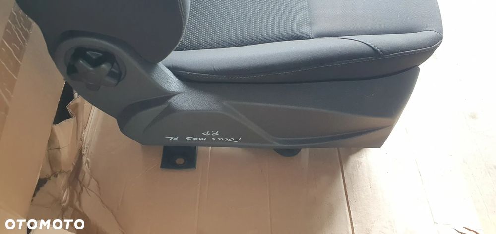 Fotel pasażera prawy przód przedni Ford Focus Mk3 Lift - 6