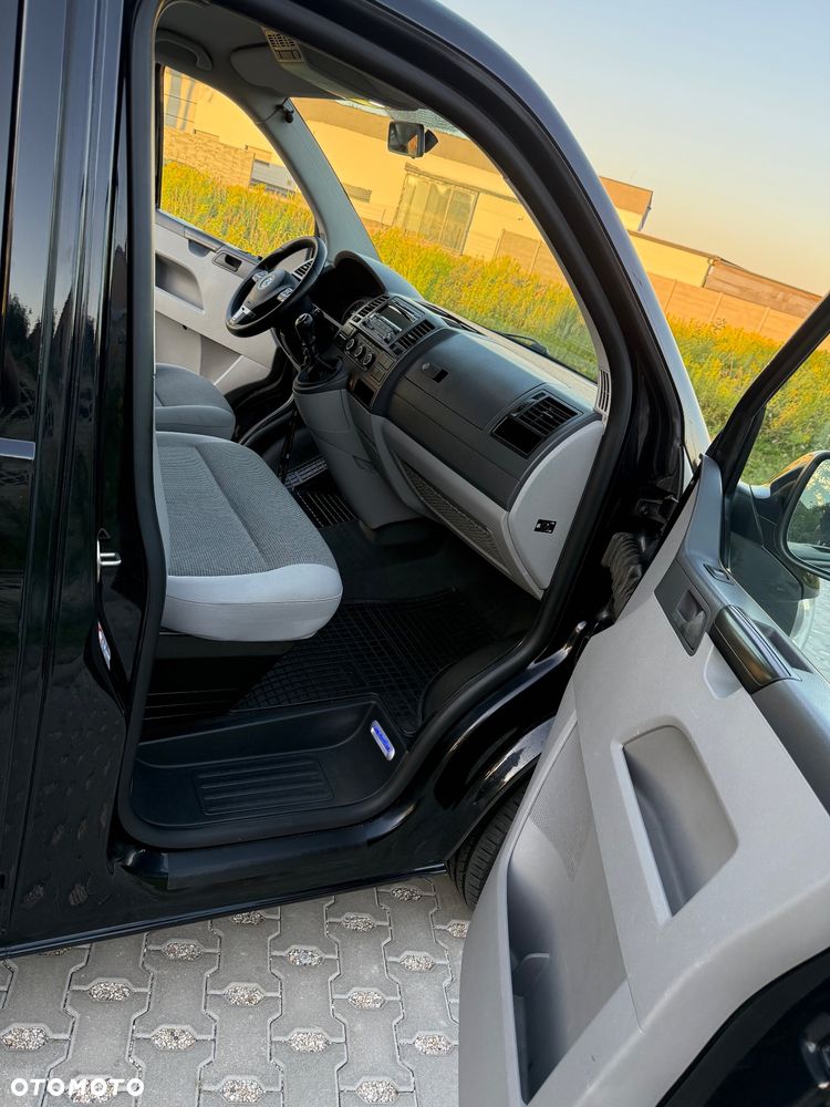 Volkswagen Caravelle - 8