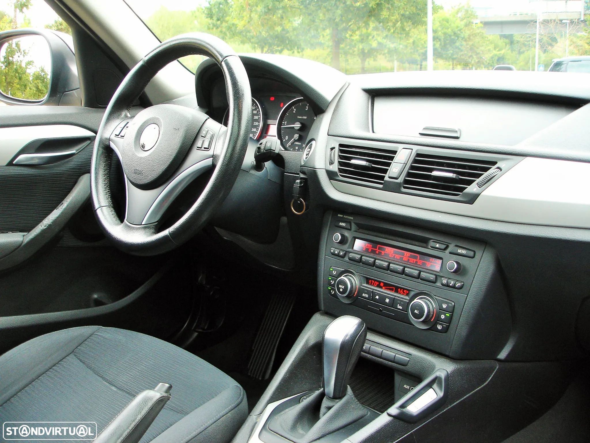 BMW X1 18 d sDrive Auto - 5
