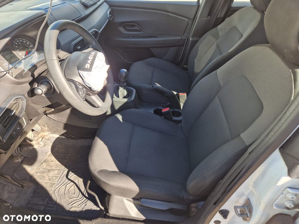 Dacia Jogger 1.0 TCe Essential 7os - 17