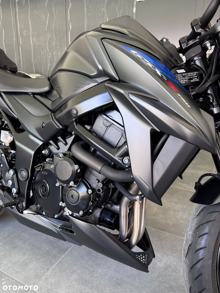 Suzuki GSX - 3