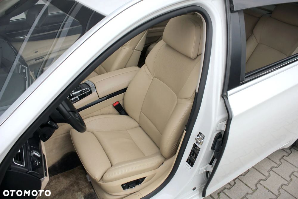BMW Seria 7 750Li - 17