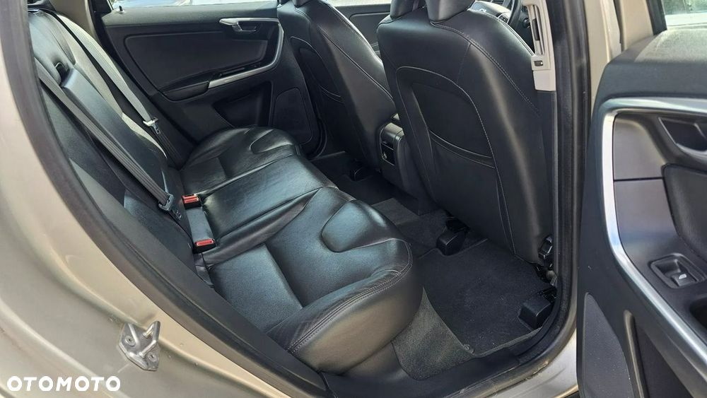 Volvo XC 60 D3 Geartronic Momentum - 9