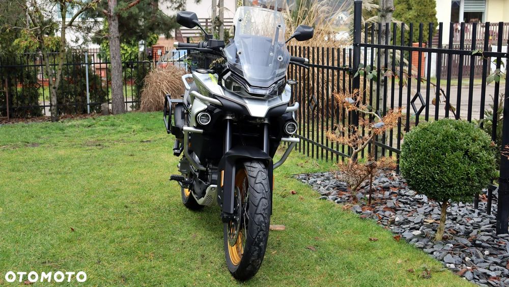 CFMoto 800MT Touring - 1