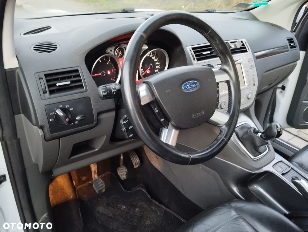 Ford Kuga 2.0 TDCi 2x4 Titanium - 21