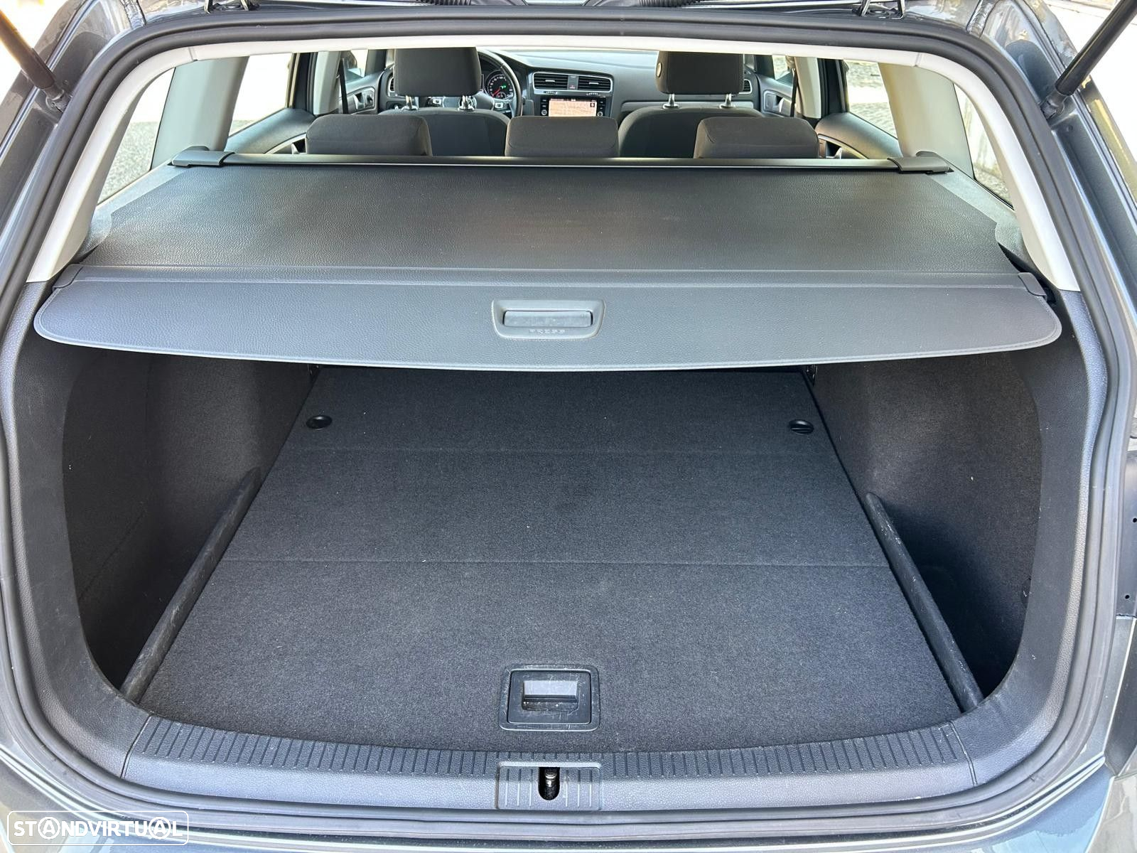VW Golf Variant 1.6 TDi Confortline DSG - 12