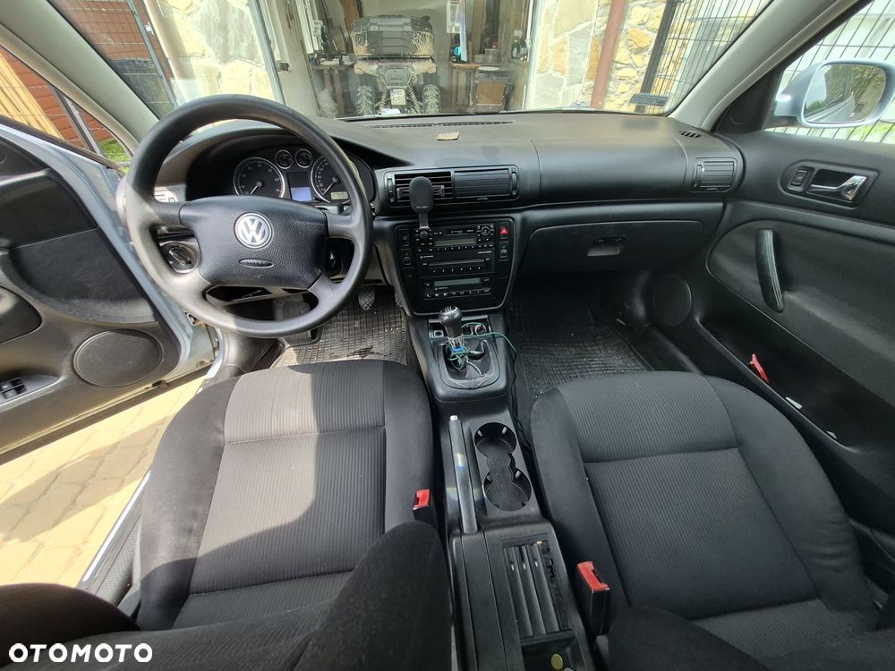 Volkswagen Passat 2.0 Basis - 3