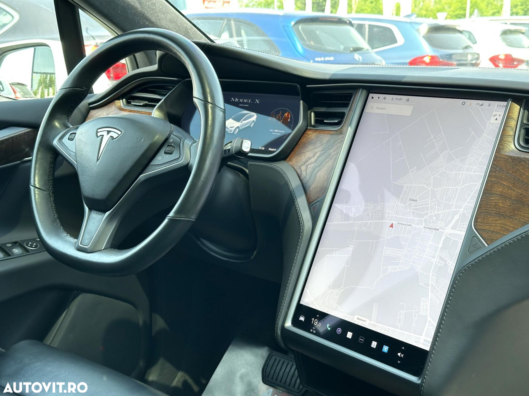 Tesla Model X - 9