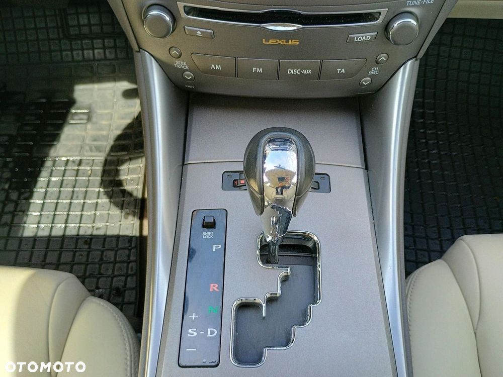 Lexus IS - 18