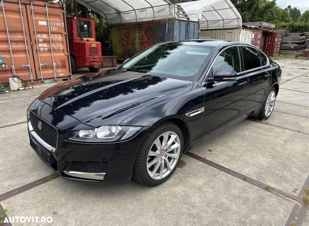 Jaguar XF 2.0 Portfolio - 1