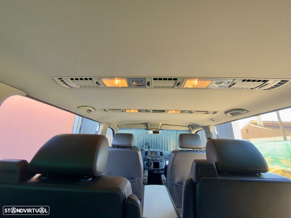 VW Multivan 2.5 TDi Highline - 14