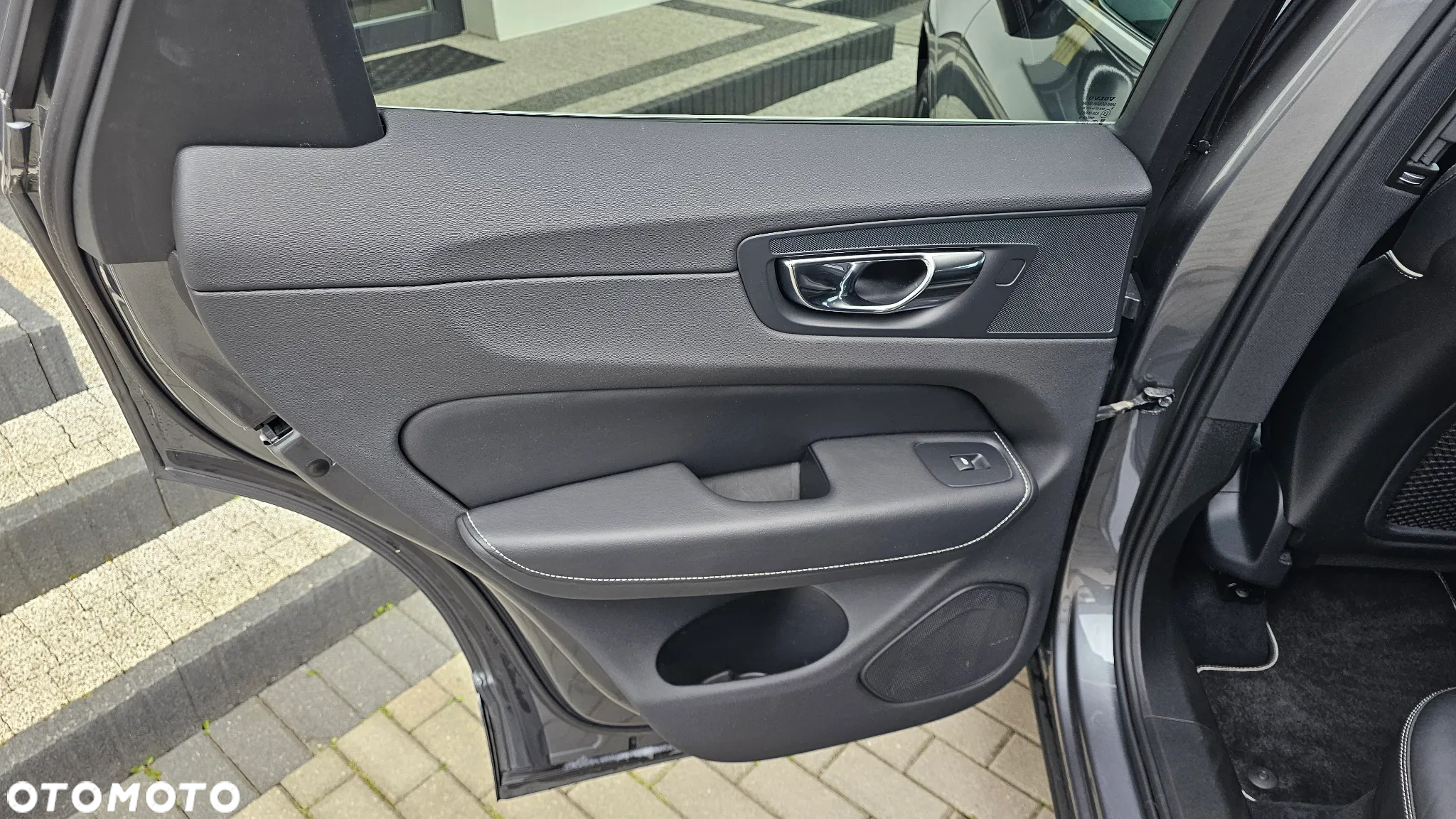 Volvo XC 60 D4 R-Design - 14
