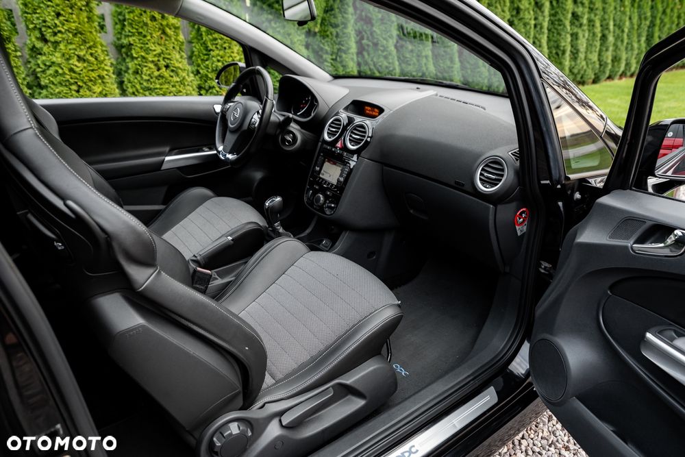 Opel Corsa 1.6T OPC - 27