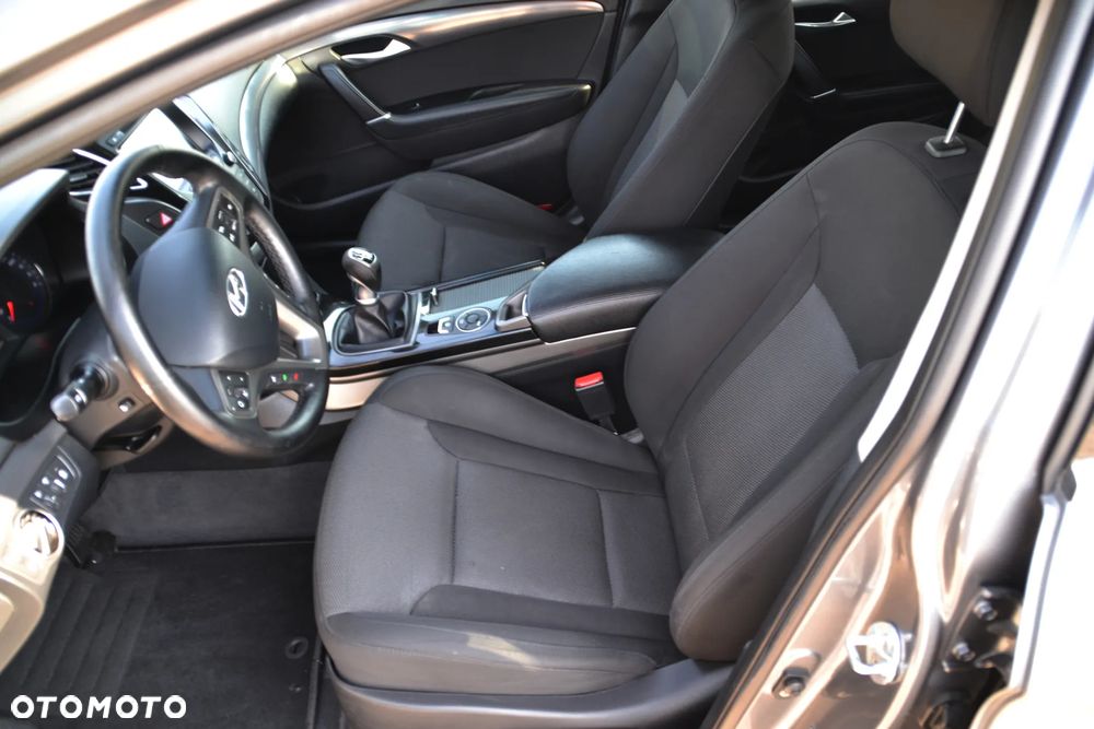 Hyundai i40 Kombi blue 1.6 Space - 24