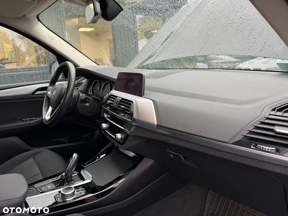 BMW X3 xDrive20i Advantage - 16