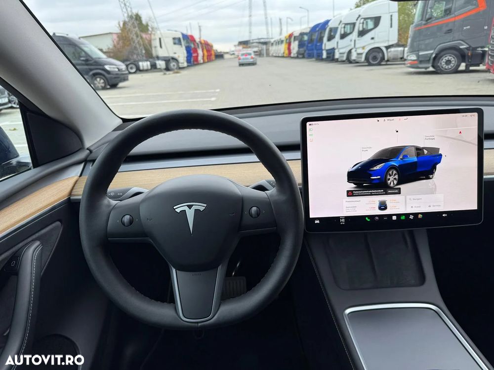Tesla Model Y - 9