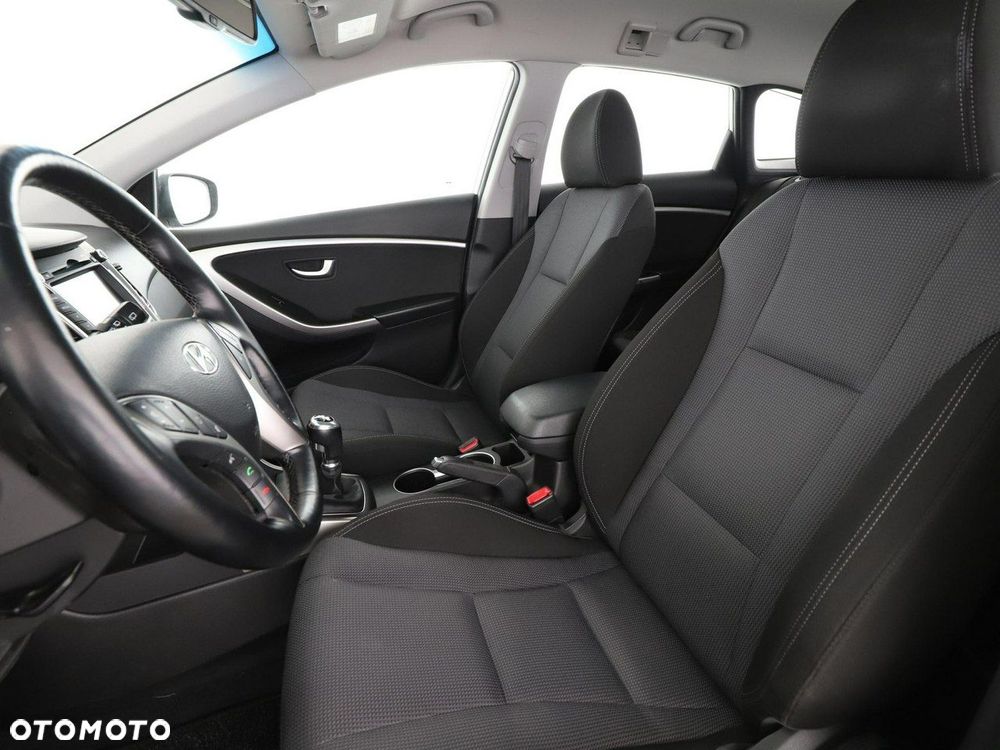 Hyundai i30 blue 1.6 CRDi Trend - 14