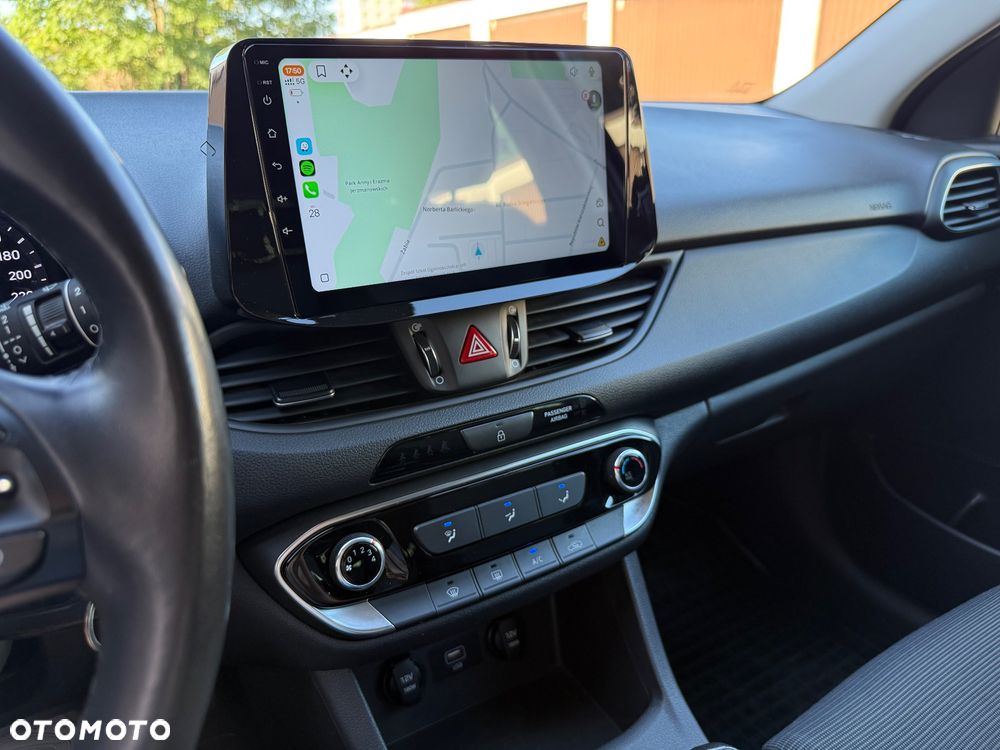 Hyundai i30 1.5 DPI Classic + - 15