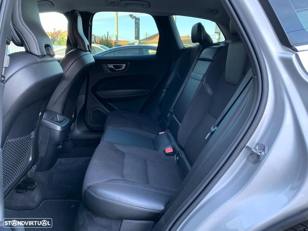 Volvo XC 60 2.0 D4 Momentum Plus - 32