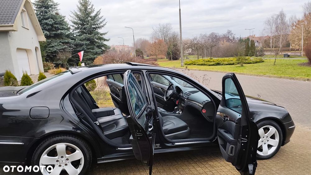 Mercedes-Benz Klasa E 500 4Matic Avantgarde Sport Edition AMG - 39