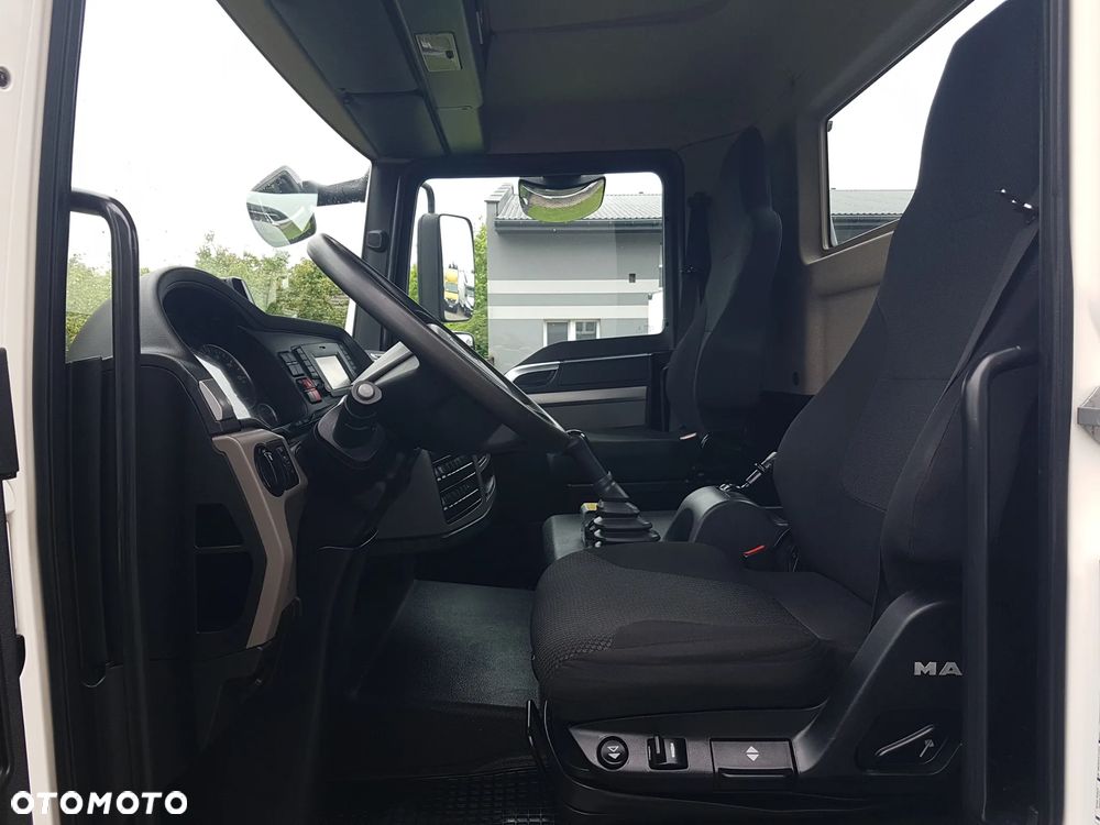 MAN TGL 12.220 HAKOWIEC SKIBICKI 4x2 KLIMA HAKOWIEC DO KONTENERÓW MANUAL 12T POD KONTENERY - 9