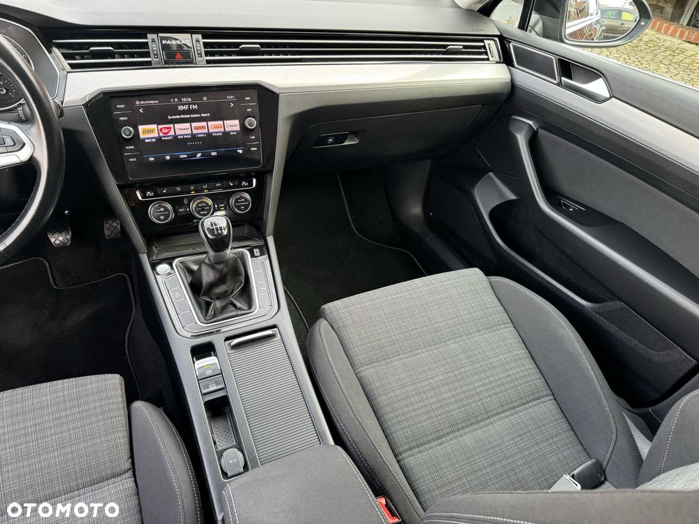 Volkswagen Passat Variant 2.0 TDI SCR Business - 22