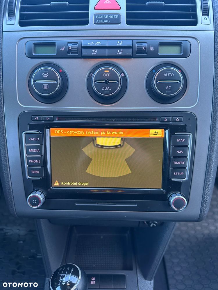 Volkswagen Touran 1.9 TDI DPF BlueMot Highline - 25