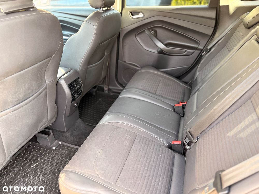 Ford Kuga 2.0 TDCi 2x4 Titanium - 16