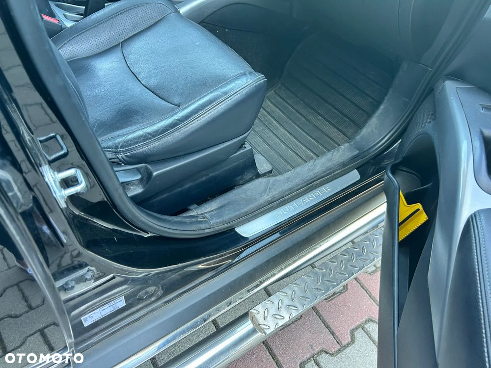 Mitsubishi Outlander - 16