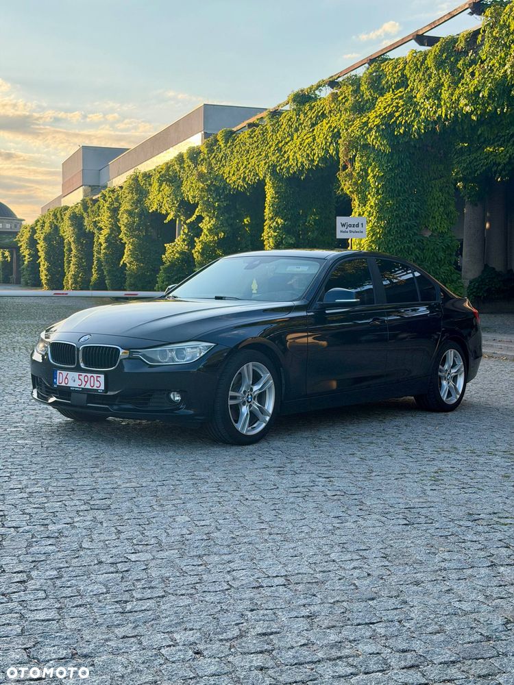 BMW Seria 3 328i - 3