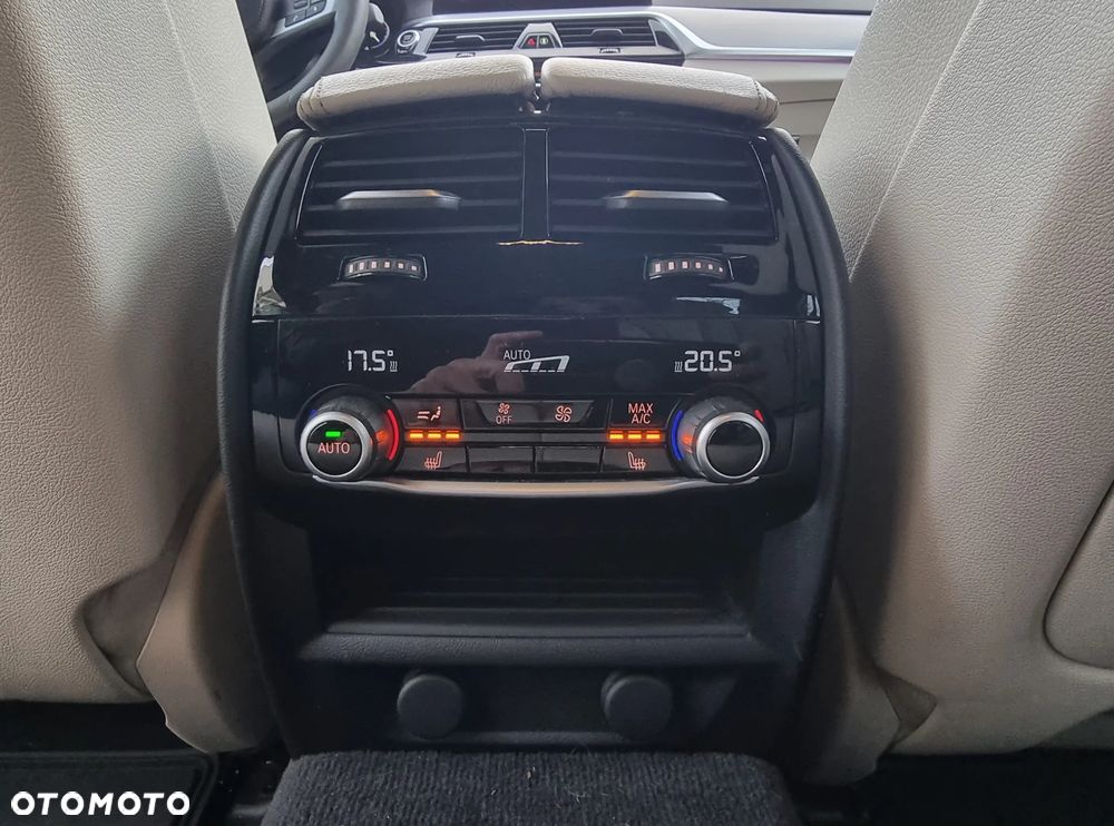 BMW Seria 5 530d xDrive Sport Line sport - 9