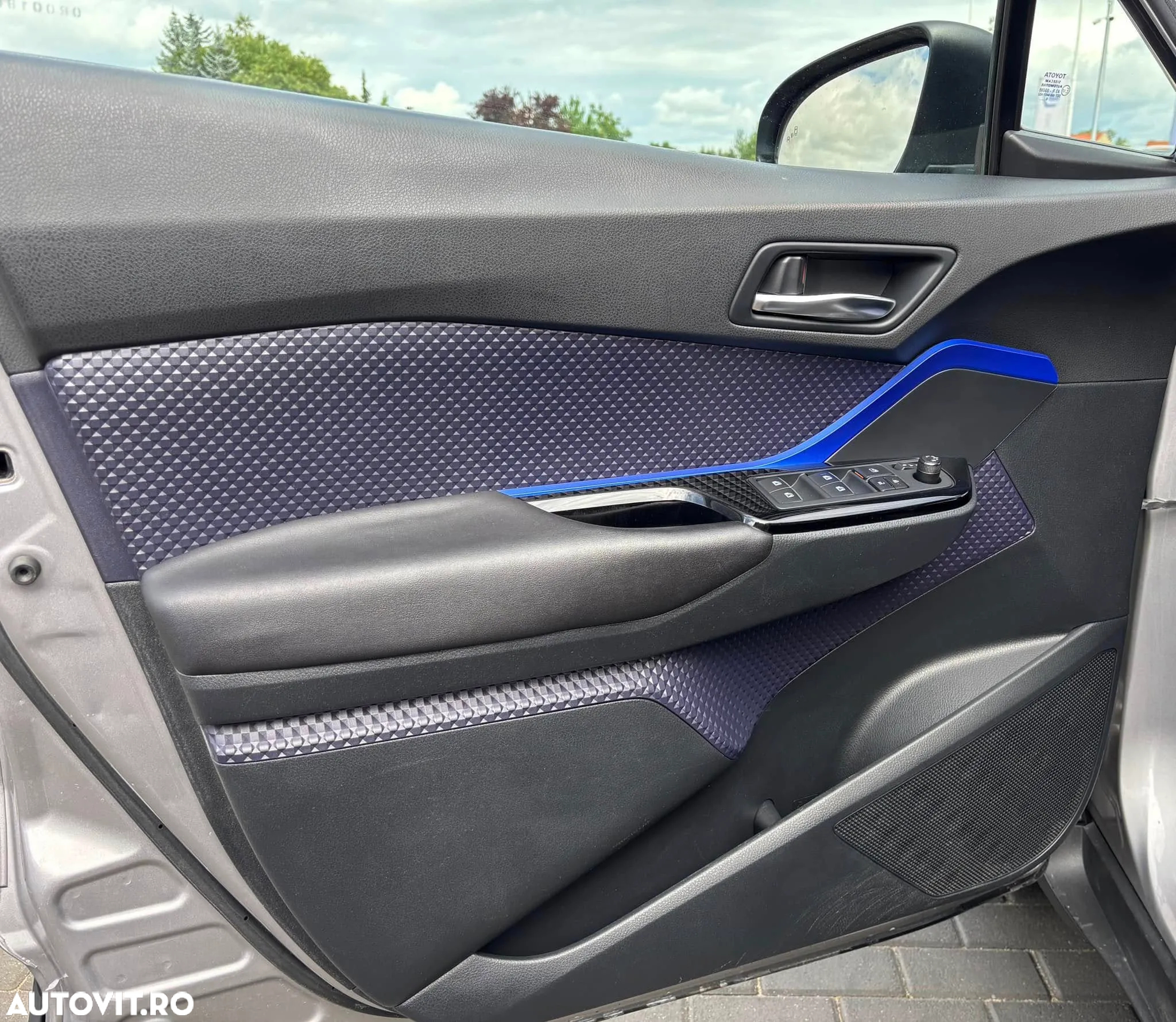 Toyota C-HR Hybrid Lounge - 17