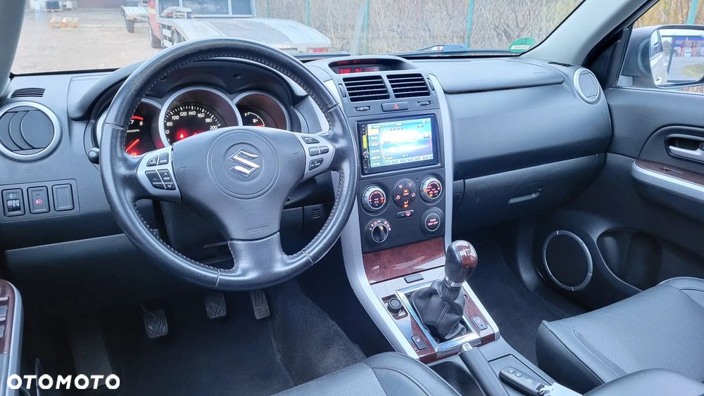 Suzuki Grand Vitara 2.0 Comfort + - 22