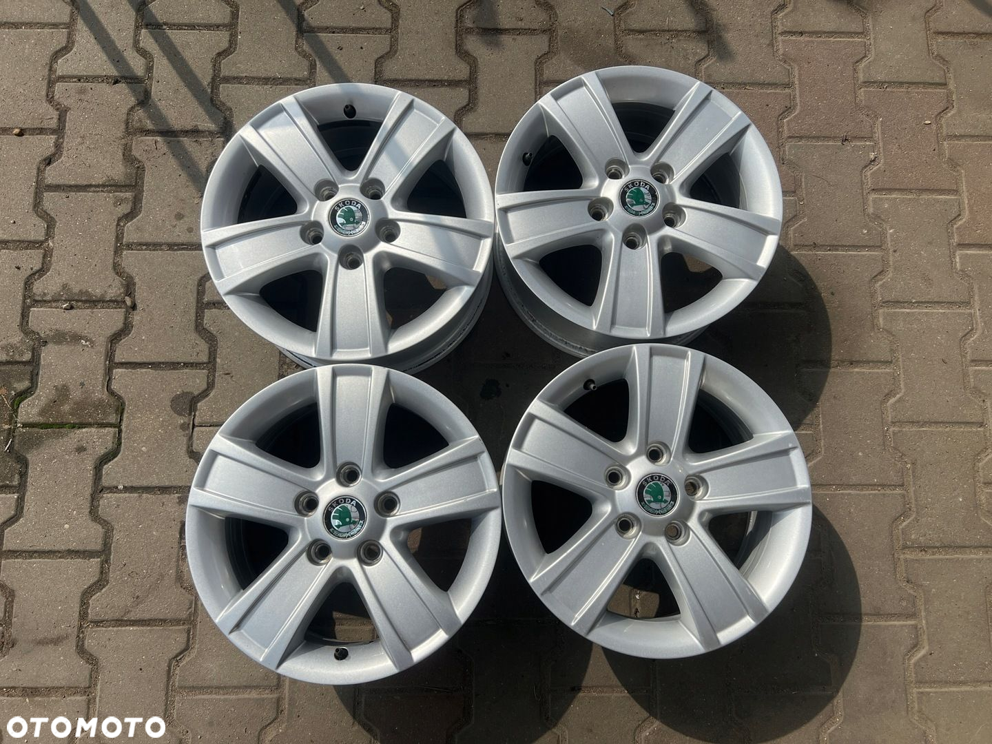 KOMPLET FELG FELGI ALU SKODA 1Z0 FABIA RAPID 15 5X100 ET50 ORYGINALNE - 2